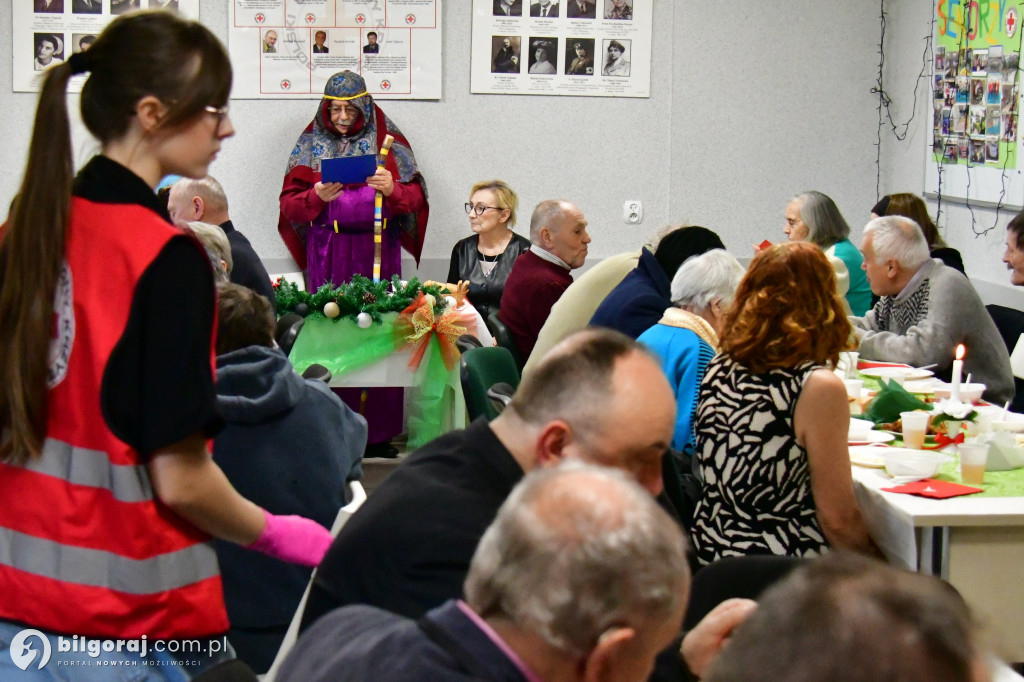 Wigilia otwarta dla każdego. Biłgorajski PCK zadbał, by każdy miał miejsce przy stole