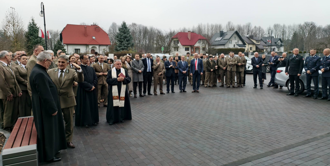 Ze stuletniego budynku do nowoczesności. Leśnicy z Józefowa mają nową siedzibę