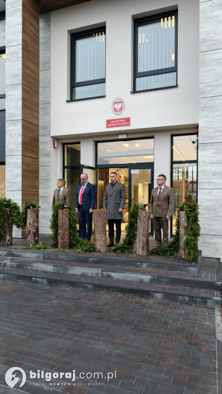 Ze stuletniego budynku do nowoczesności. Leśnicy z Józefowa mają nową siedzibę