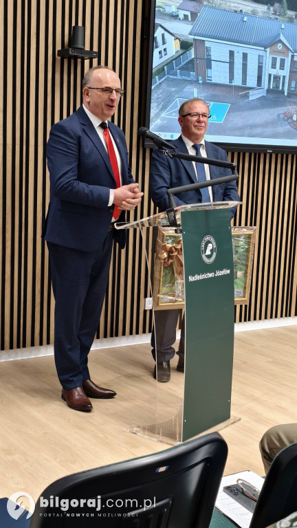 Ze stuletniego budynku do nowoczesności. Leśnicy z Józefowa mają nową siedzibę