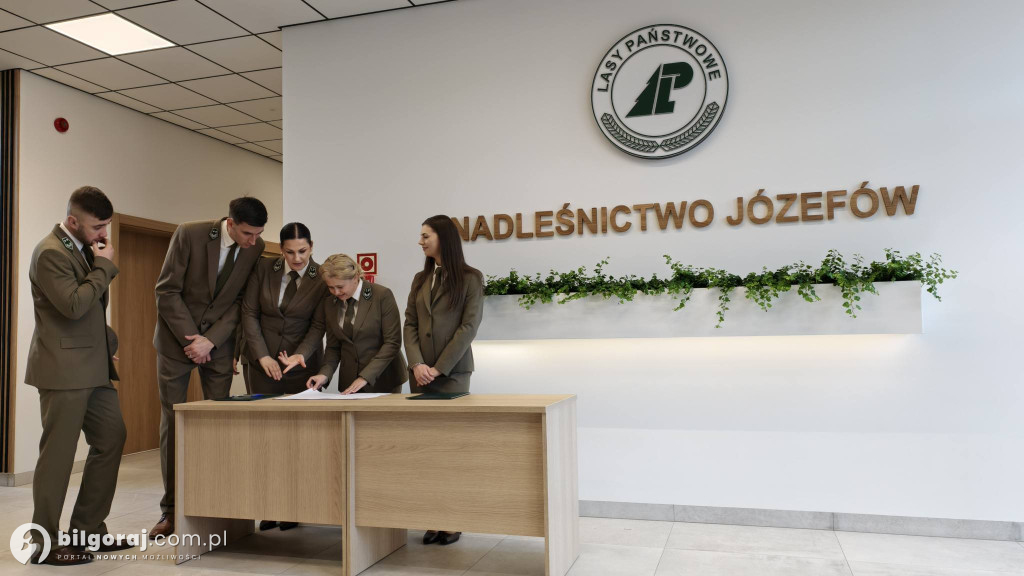 Ze stuletniego budynku do nowoczesności. Leśnicy z Józefowa mają nową siedzibę