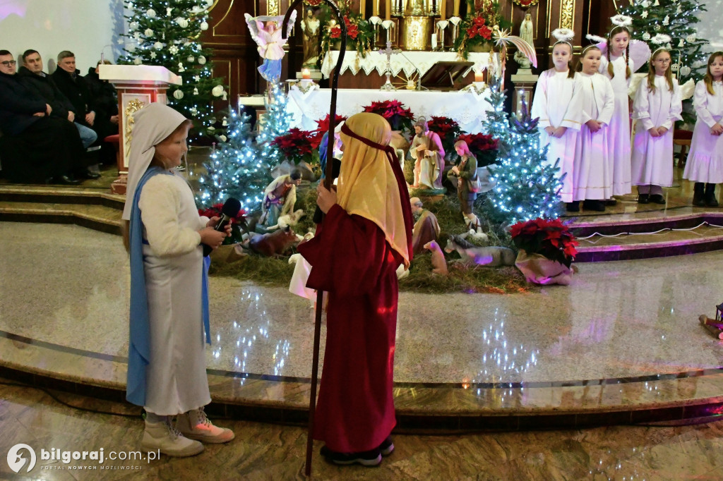 Łukowa w blasku Betlejemskiej Gwiazdy. Wielkie spotkanie opłatkowe mieszkańców