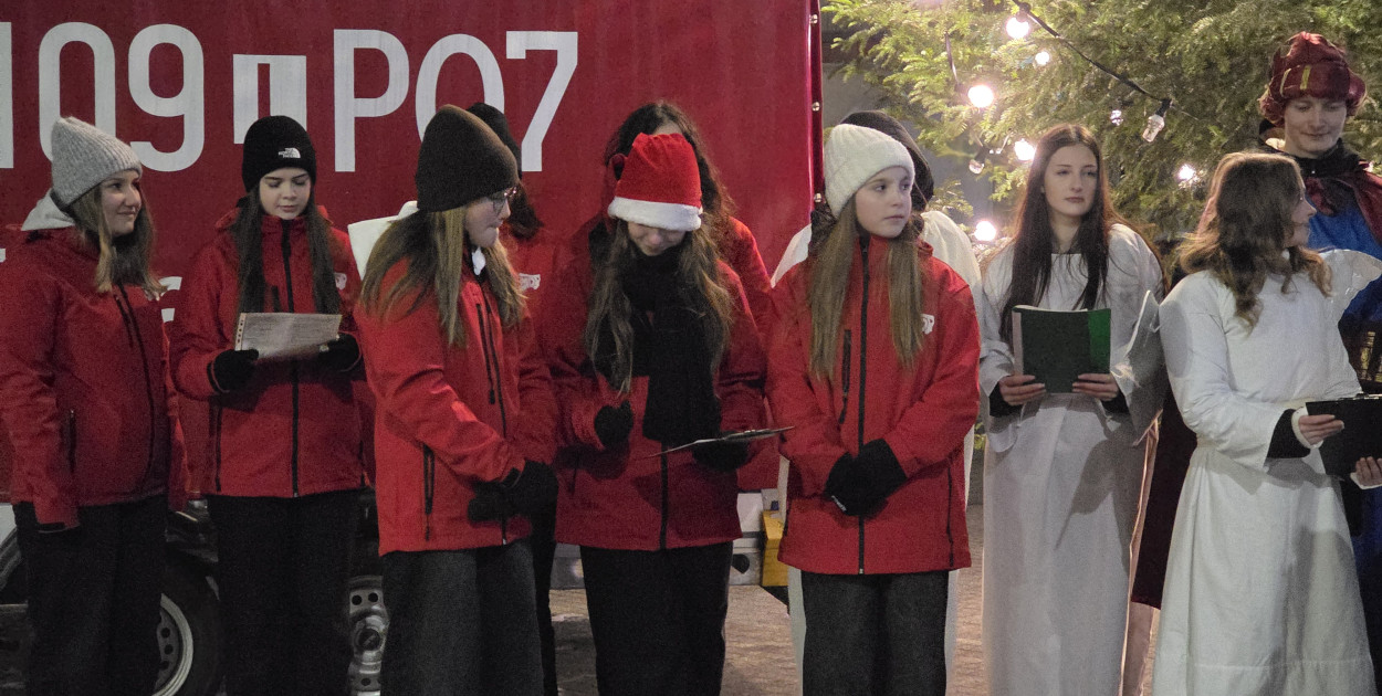 Strażackie kolędowanie w Tarnogrodzie. Młodzież z MDP zagrała dla mieszkańców