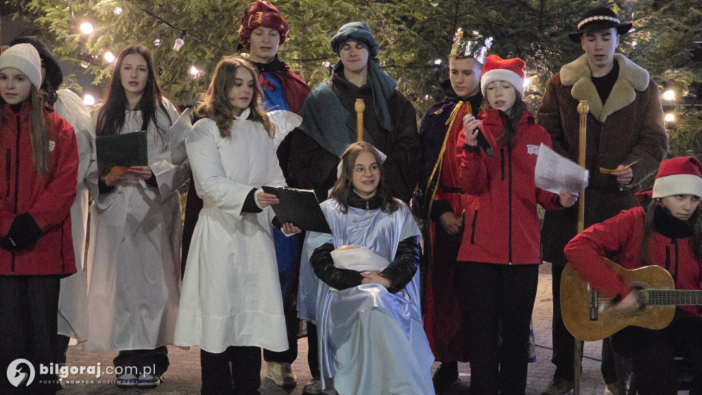 Strażackie kolędowanie w Tarnogrodzie. Młodzież z MDP zagrała dla mieszkańców