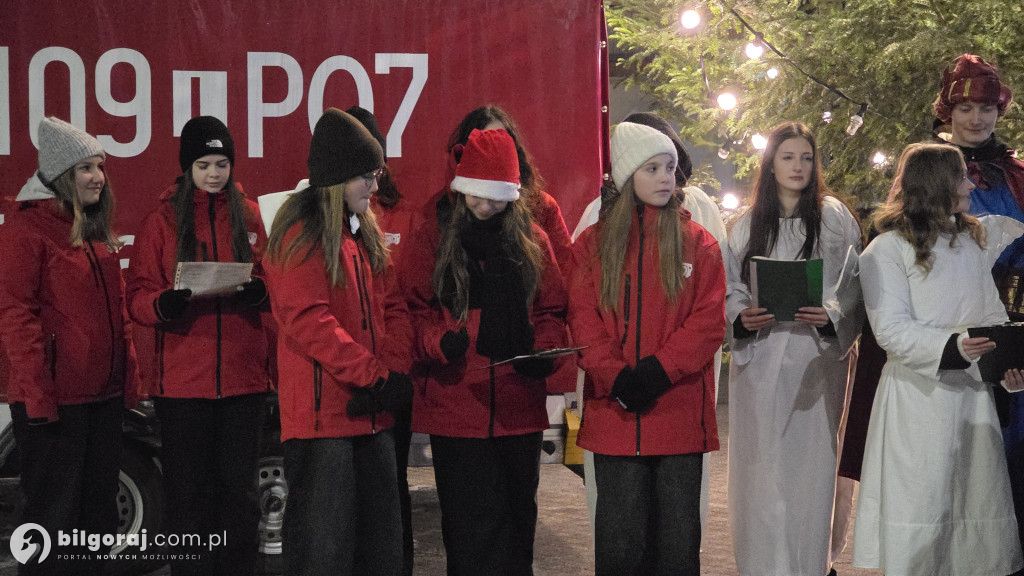 Strażackie kolędowanie w Tarnogrodzie. Młodzież z MDP zagrała dla mieszkańców