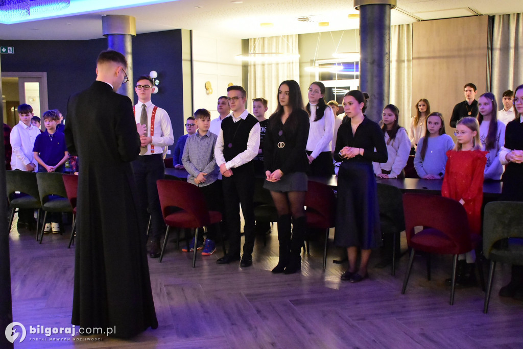 Oazowa wspólnota przy wigilijnym stole. Wyjątkowy opłatek młodych w Glinach