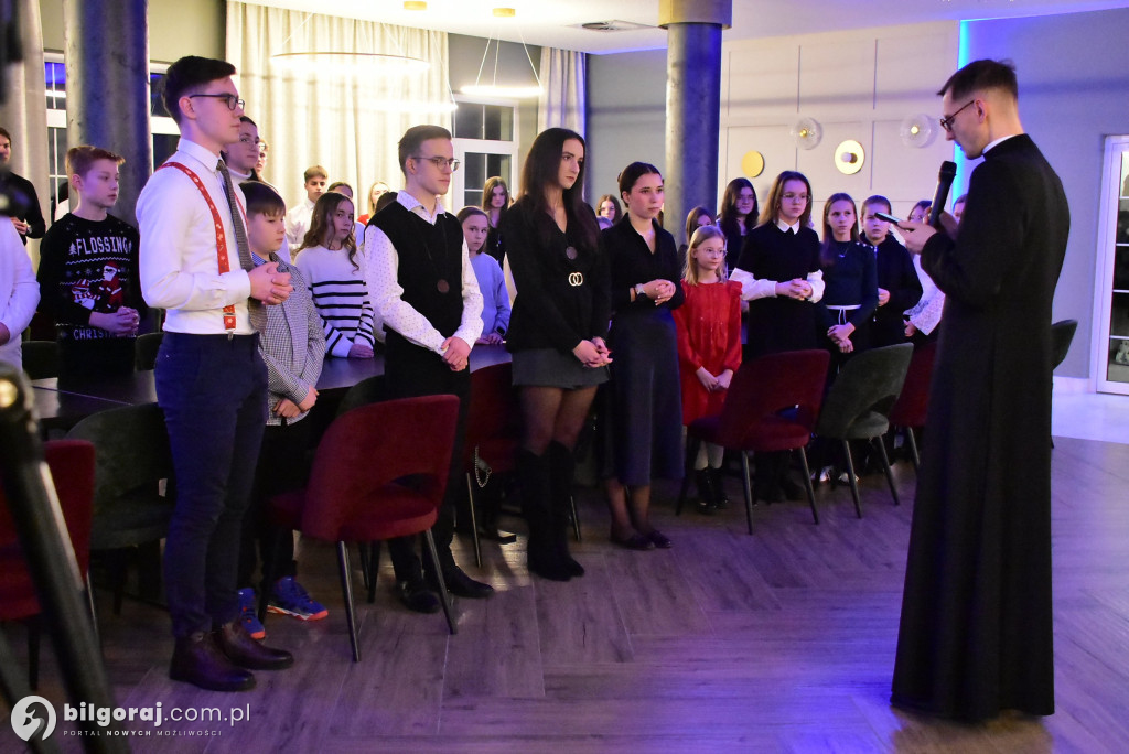 Oazowa wspólnota przy wigilijnym stole. Wyjątkowy opłatek młodych w Glinach