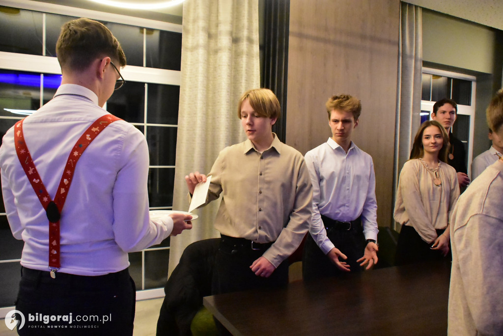 Oazowa wspólnota przy wigilijnym stole. Wyjątkowy opłatek młodych w Glinach