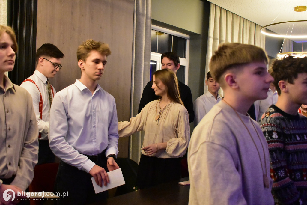 Oazowa wspólnota przy wigilijnym stole. Wyjątkowy opłatek młodych w Glinach