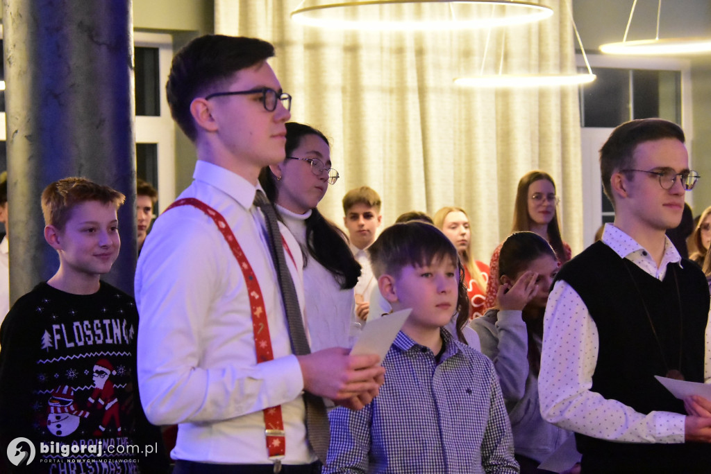 Oazowa wspólnota przy wigilijnym stole. Wyjątkowy opłatek młodych w Glinach