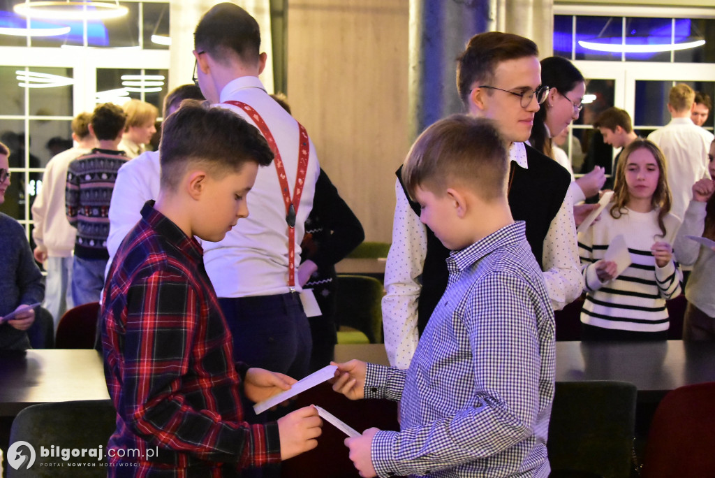 Oazowa wspólnota przy wigilijnym stole. Wyjątkowy opłatek młodych w Glinach