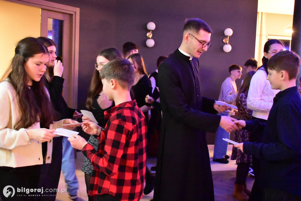 Oazowa wspólnota przy wigilijnym stole. Wyjątkowy opłatek młodych w Glinach