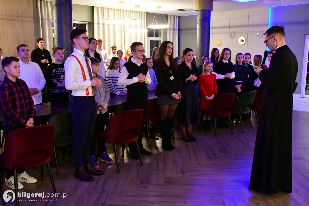 Oazowa wspólnota przy wigilijnym stole. Wyjątkowy opłatek młodych w Glinach