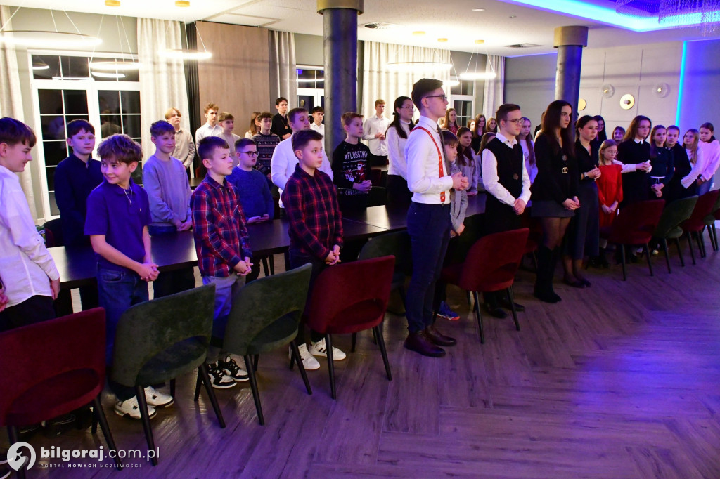 Oazowa wspólnota przy wigilijnym stole. Wyjątkowy opłatek młodych w Glinach