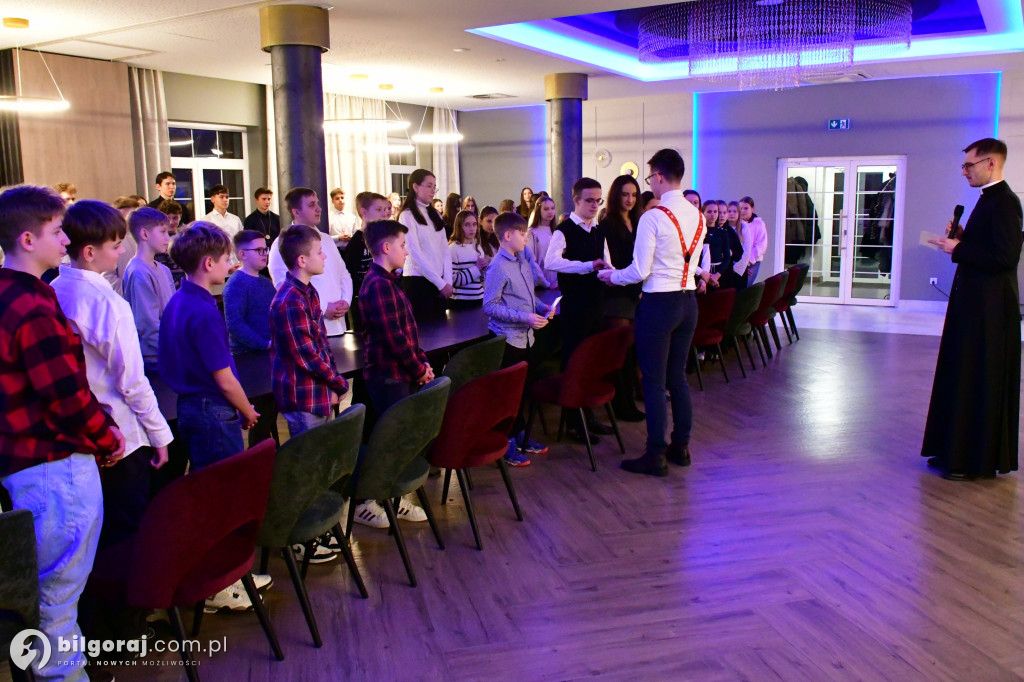 Oazowa wspólnota przy wigilijnym stole. Wyjątkowy opłatek młodych w Glinach