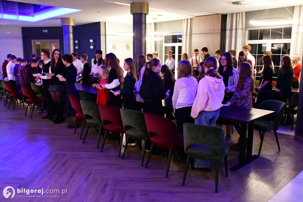 Oazowa wspólnota przy wigilijnym stole. Wyjątkowy opłatek młodych w Glinach