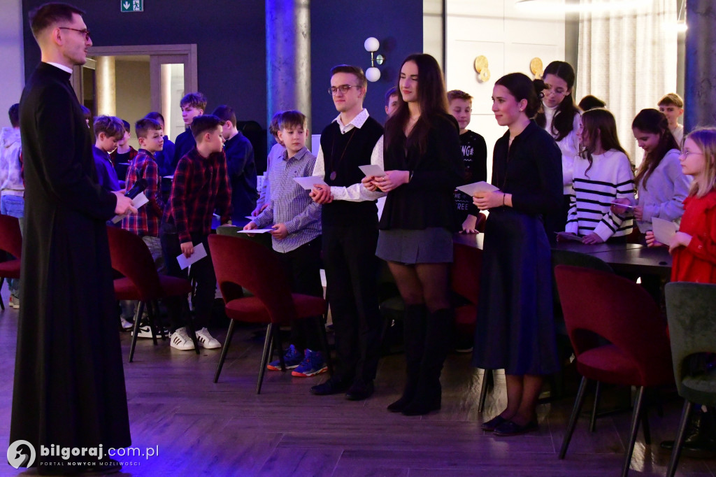 Oazowa wspólnota przy wigilijnym stole. Wyjątkowy opłatek młodych w Glinach