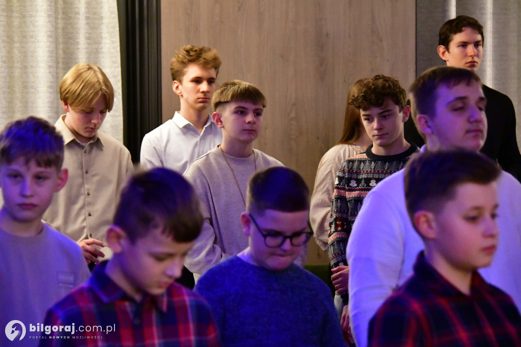 Oazowa wspólnota przy wigilijnym stole. Wyjątkowy opłatek młodych w Glinach