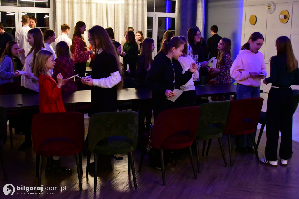 Oazowa wspólnota przy wigilijnym stole. Wyjątkowy opłatek młodych w Glinach