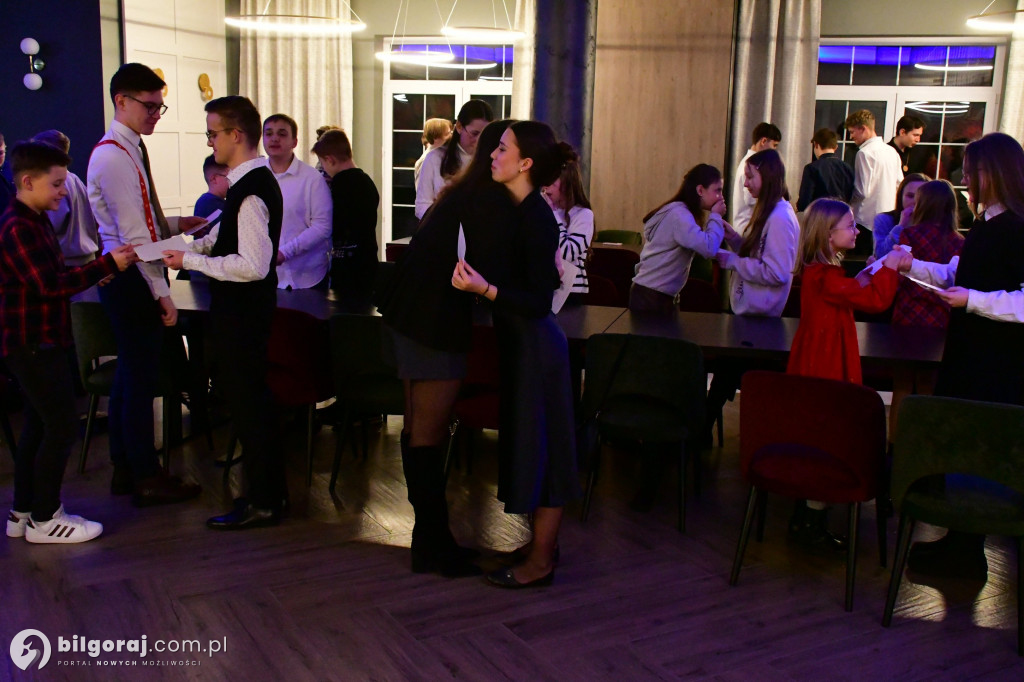 Oazowa wspólnota przy wigilijnym stole. Wyjątkowy opłatek młodych w Glinach