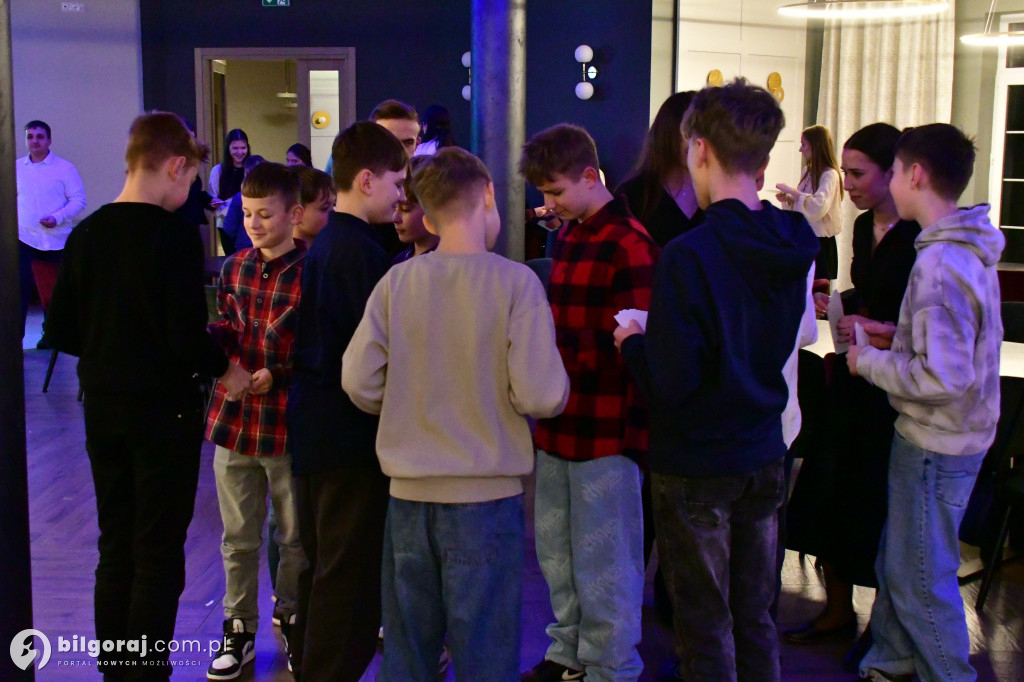 Oazowa wspólnota przy wigilijnym stole. Wyjątkowy opłatek młodych w Glinach