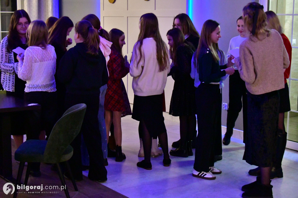 Oazowa wspólnota przy wigilijnym stole. Wyjątkowy opłatek młodych w Glinach