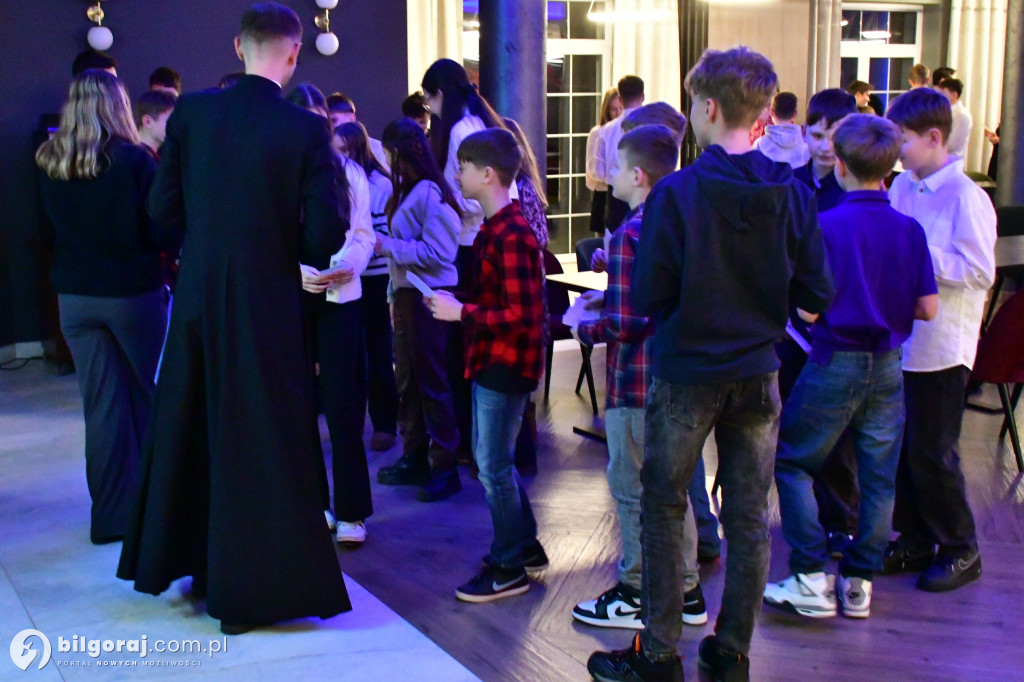 Oazowa wspólnota przy wigilijnym stole. Wyjątkowy opłatek młodych w Glinach