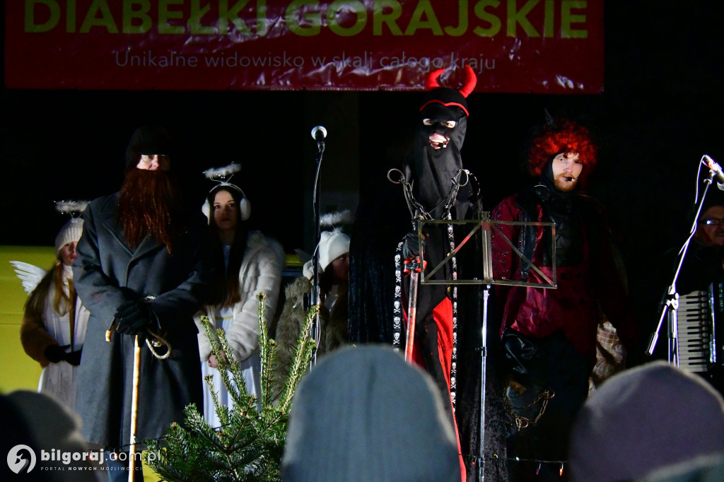 Śmierć, diabły i Wiarus. Niezwykły sylwester w Goraju przyciągnął tłumy (FOTO, VIDEO)