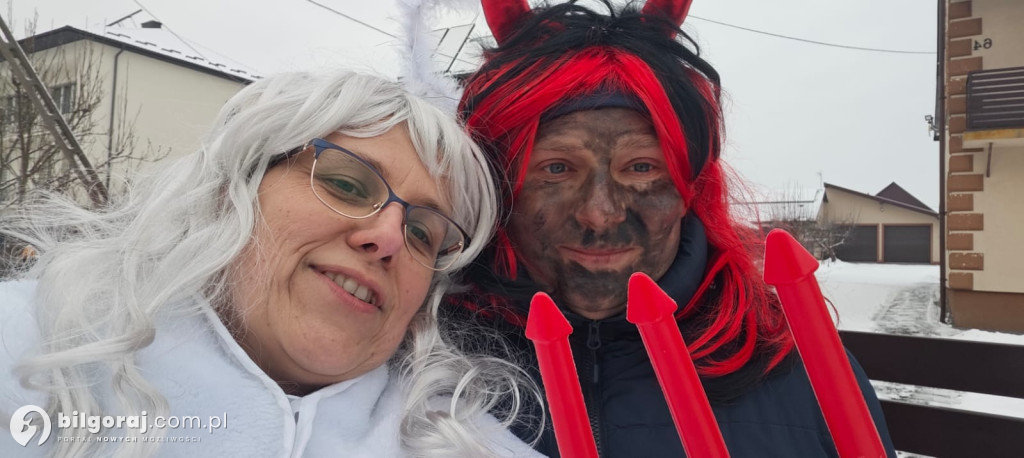 Kolędowanie w Biszczy. Kawalerzyści z Biszczy w domach mieszkańców