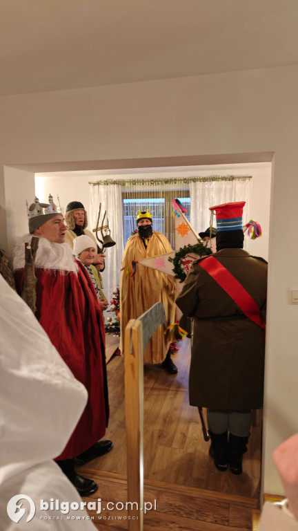 Kolędowanie w Biszczy. Kawalerzyści z Biszczy w domach mieszkańców