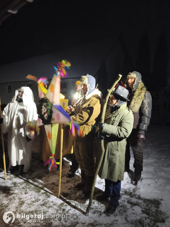 Kolędowanie w Biszczy. Kawalerzyści z Biszczy w domach mieszkańców