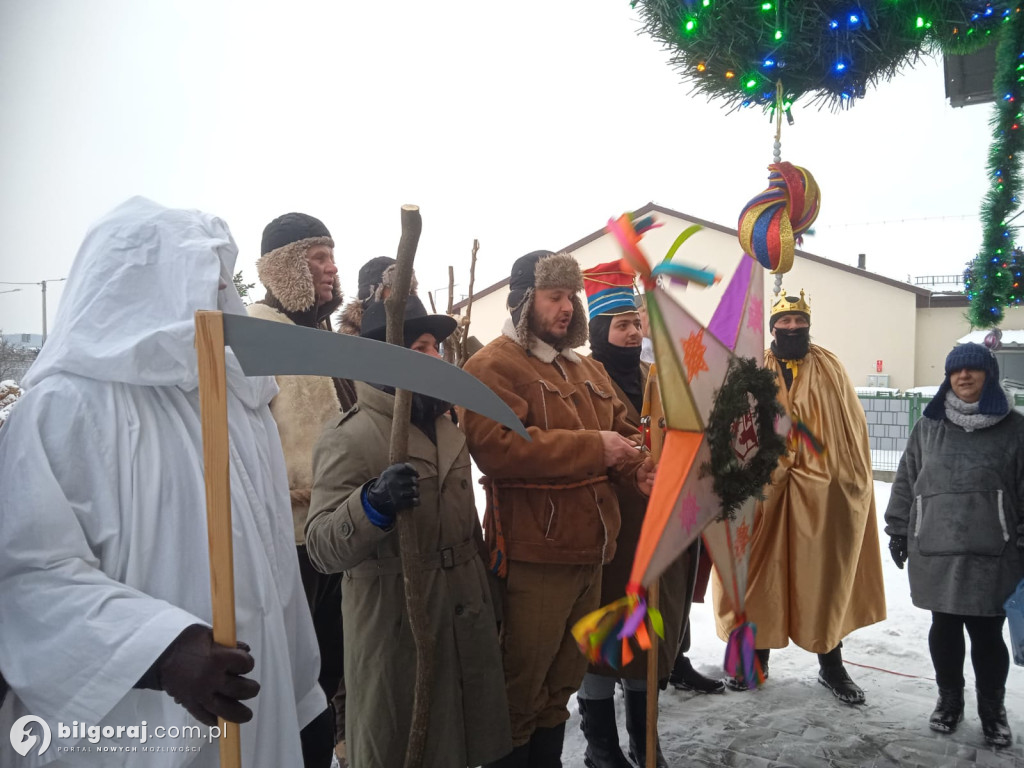 Kolędowanie w Biszczy. Kawalerzyści z Biszczy w domach mieszkańców