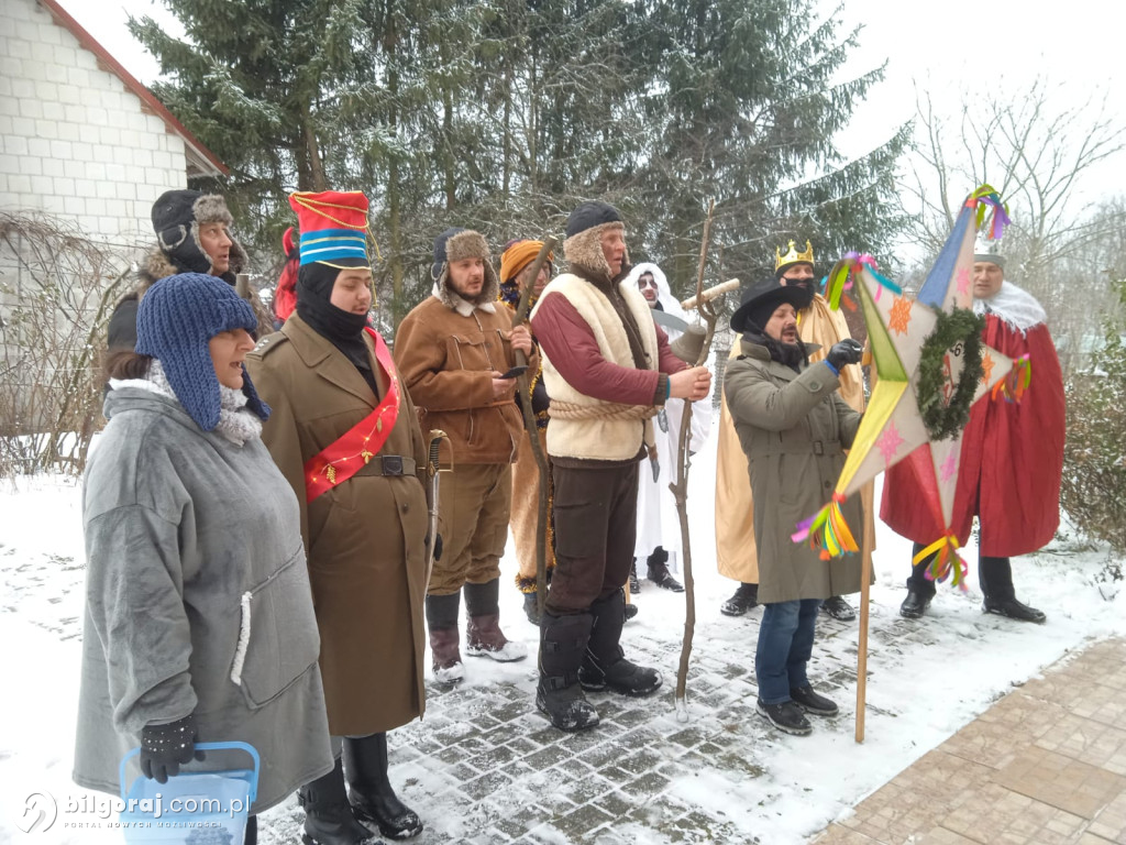 Kolędowanie w Biszczy. Kawalerzyści z Biszczy w domach mieszkańców