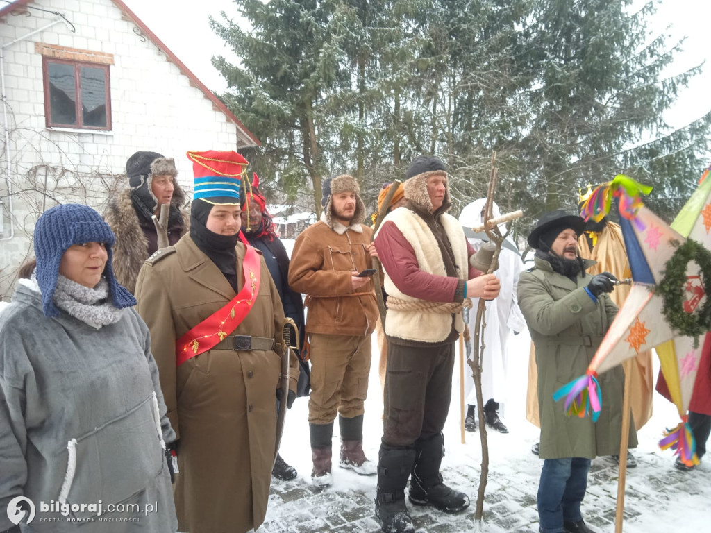 Kolędowanie w Biszczy. Kawalerzyści z Biszczy w domach mieszkańców
