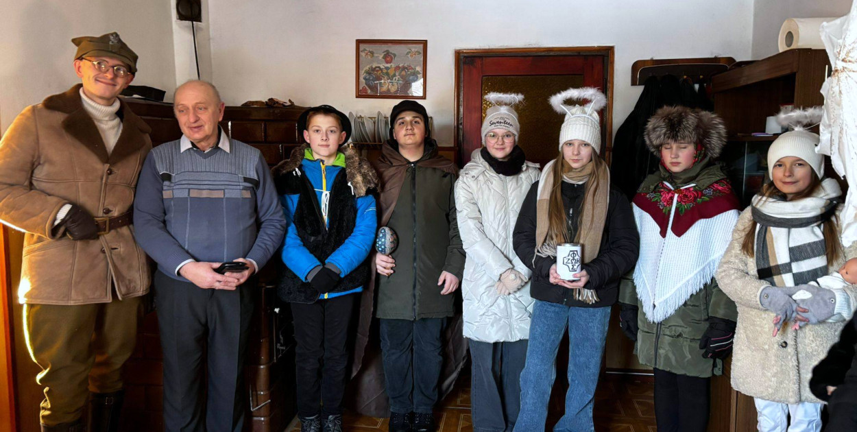 Młodzież z Majdanu Starego podtrzymuje kolędnicze tradycje