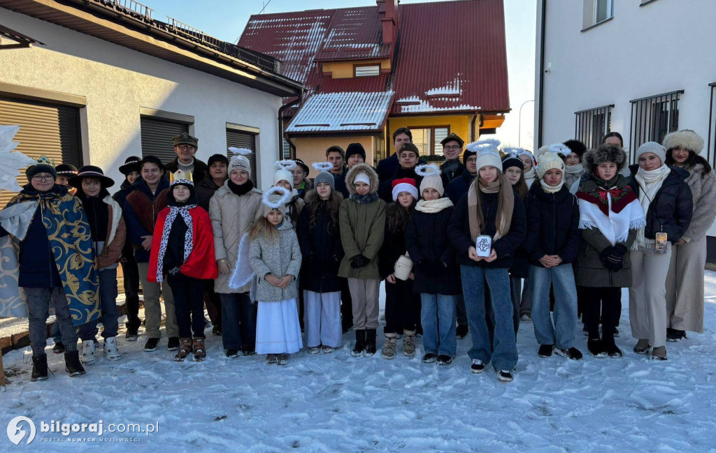 Młodzież z Majdanu Starego podtrzymuje kolędnicze tradycje