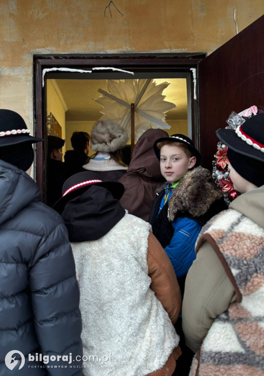 Młodzież z Majdanu Starego podtrzymuje kolędnicze tradycje