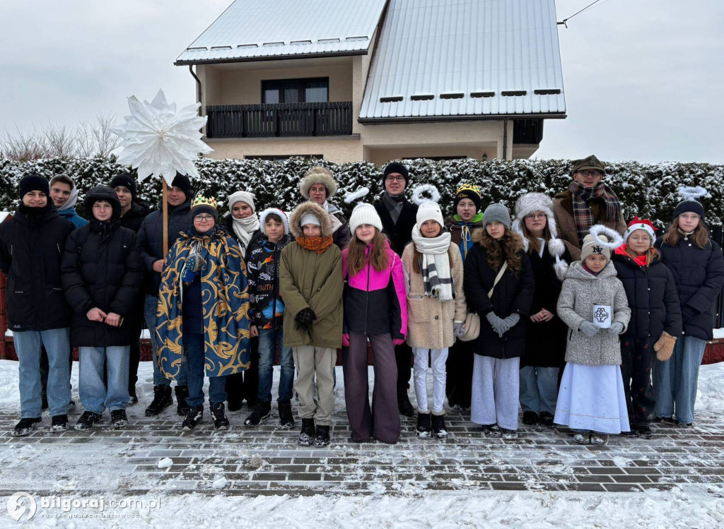 Młodzież z Majdanu Starego podtrzymuje kolędnicze tradycje