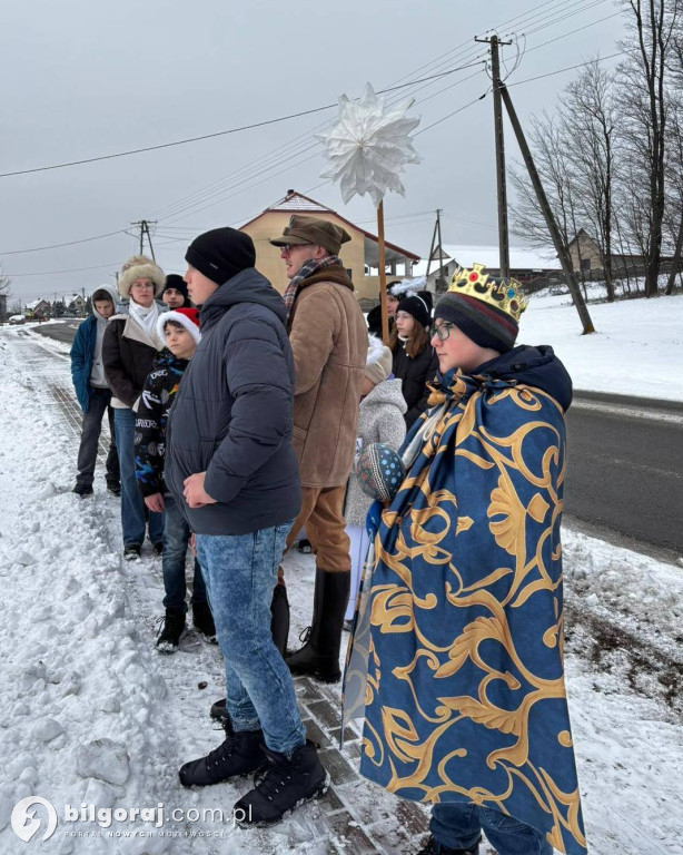 Młodzież z Majdanu Starego podtrzymuje kolędnicze tradycje