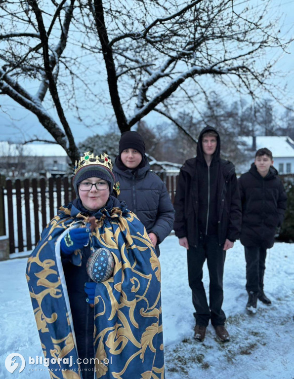 Młodzież z Majdanu Starego podtrzymuje kolędnicze tradycje