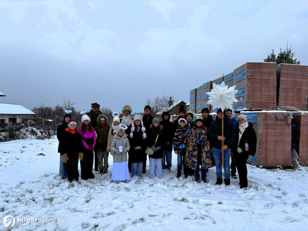 Młodzież z Majdanu Starego podtrzymuje kolędnicze tradycje