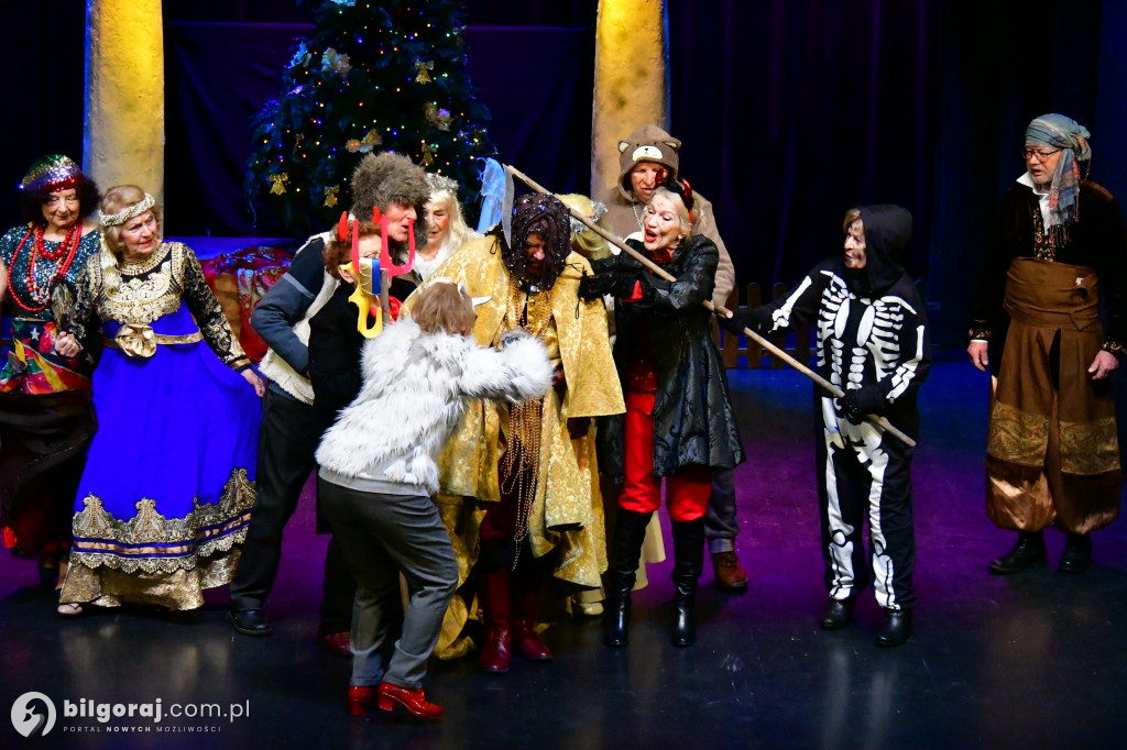 Herody na scenie Biłgorajskiego Centrum Kultury i kolędowanie z seniorami
