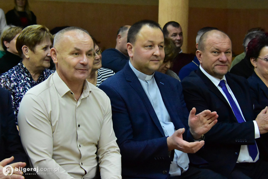 Noworoczne kolędowanie i teatr w Gromadzie w gminie Biłgoraj