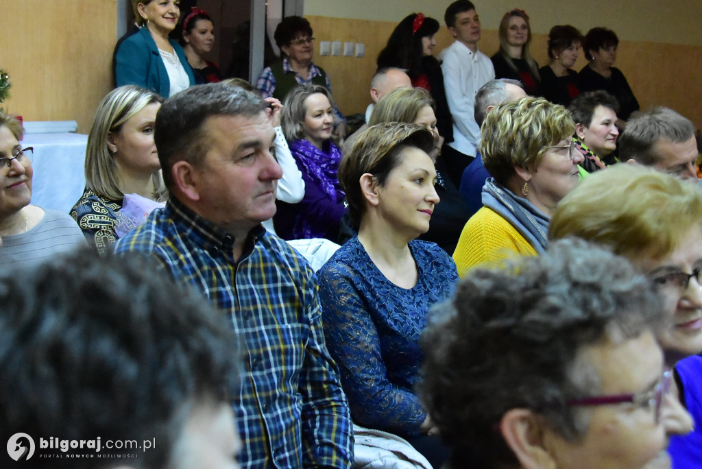 Noworoczne kolędowanie i teatr w Gromadzie w gminie Biłgoraj