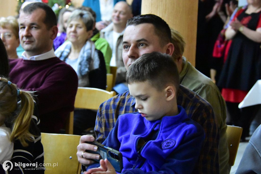 Noworoczne kolędowanie i teatr w Gromadzie w gminie Biłgoraj