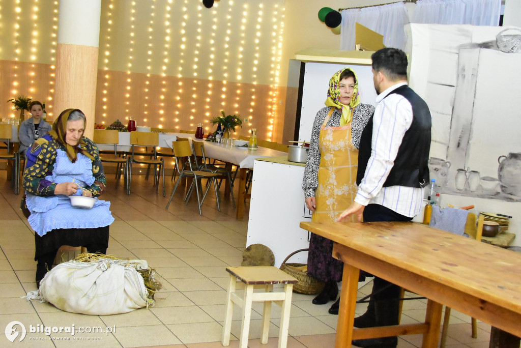 Noworoczne kolędowanie i teatr w Gromadzie w gminie Biłgoraj