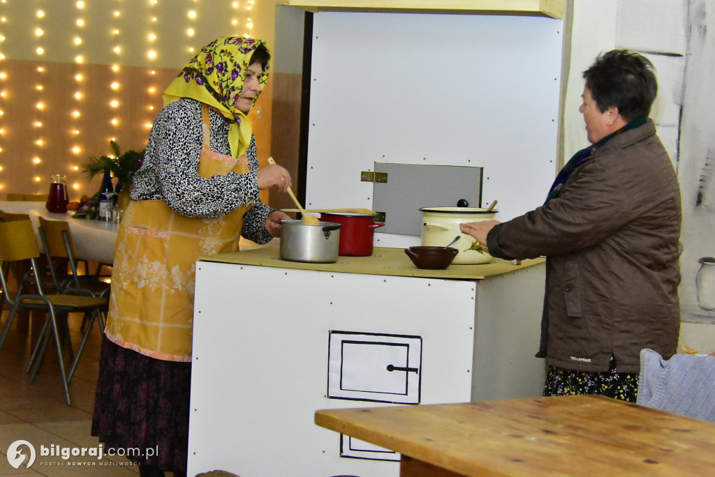 Noworoczne kolędowanie i teatr w Gromadzie w gminie Biłgoraj