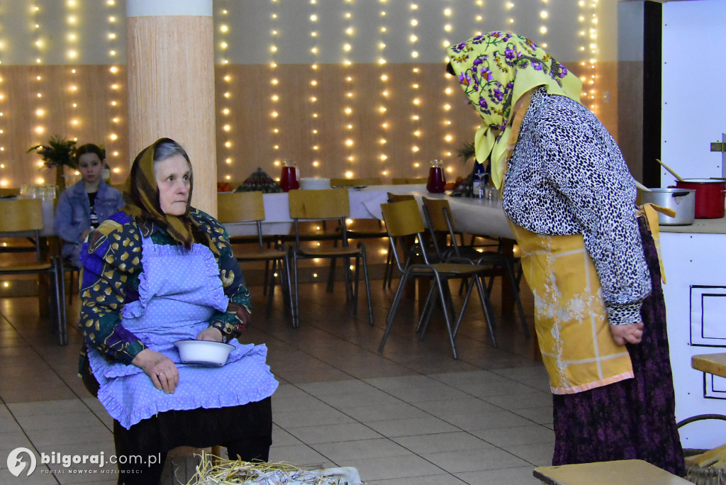 Noworoczne kolędowanie i teatr w Gromadzie w gminie Biłgoraj