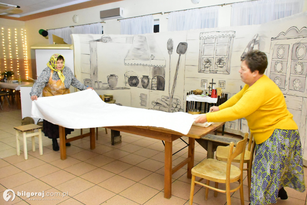 Noworoczne kolędowanie i teatr w Gromadzie w gminie Biłgoraj