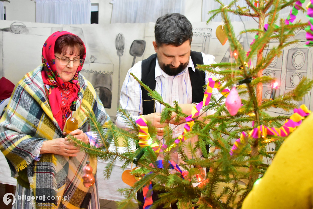 Noworoczne kolędowanie i teatr w Gromadzie w gminie Biłgoraj